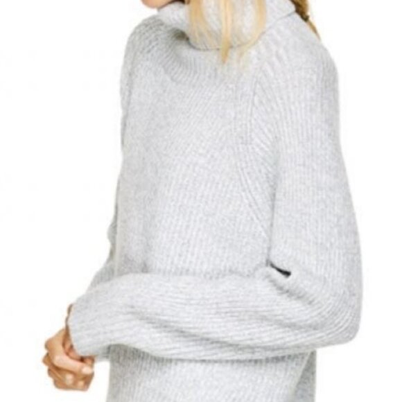 NWT Aritzia Oversized Sweater - Picture 3 of 4